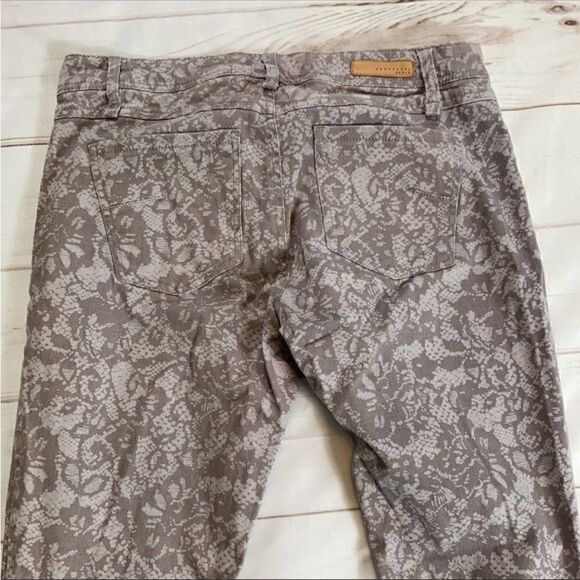Sanctuary Gray Lace Print Skinny Jeans - Picture 6 of 13